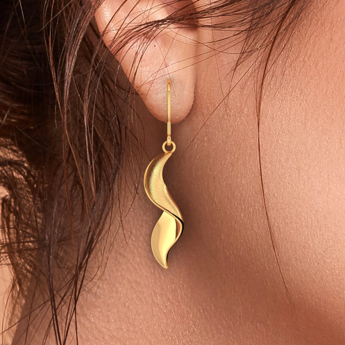 14k Minimal Gold Earrings With Spiral Design - Image 5