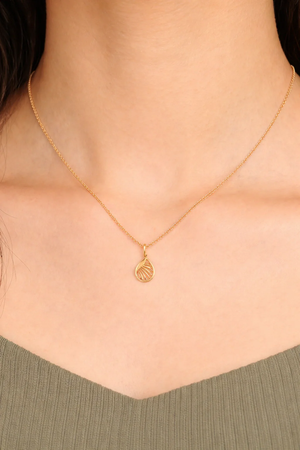 14KT Gold Ginkgo Curve Pendant – Leaf-Inspired Openwork Design - Image 5