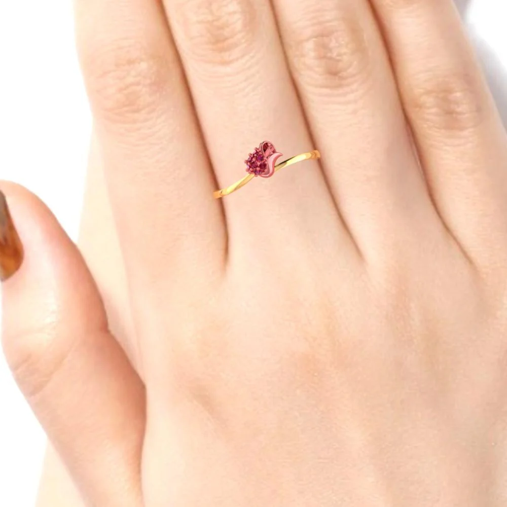 18k Gold Ring Featuring A Yellow Motif With A Red Stone - Image 5