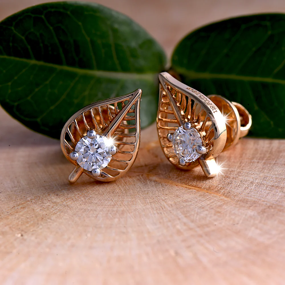 18k Leaf Shape Diamond Earring. - Image 5