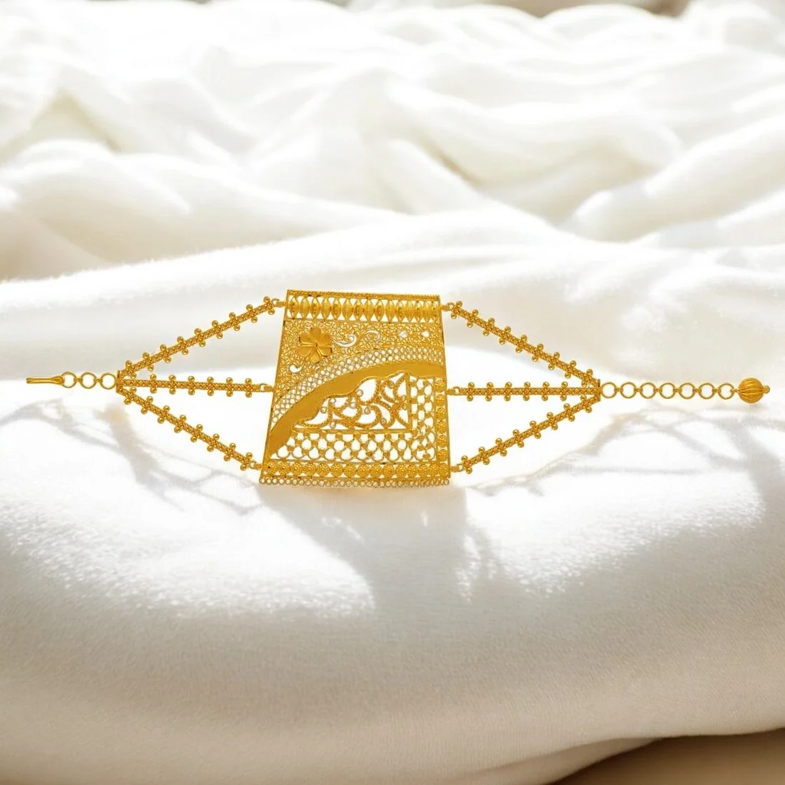 22K Gold Mantasha with Filigree Central Plaque