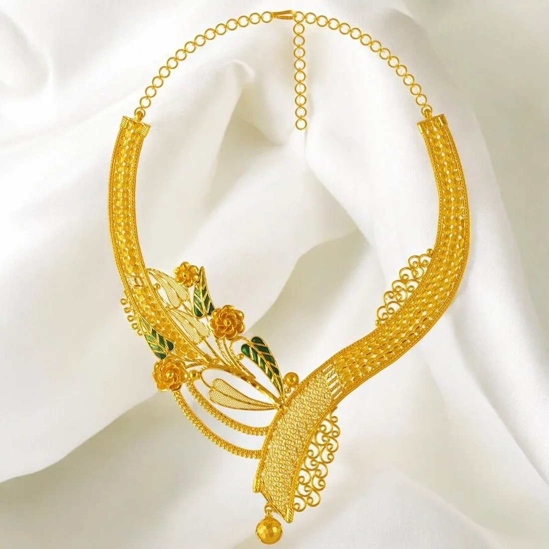 22K Gold Necklace Flower Bouquet Design With Intricate Detailing