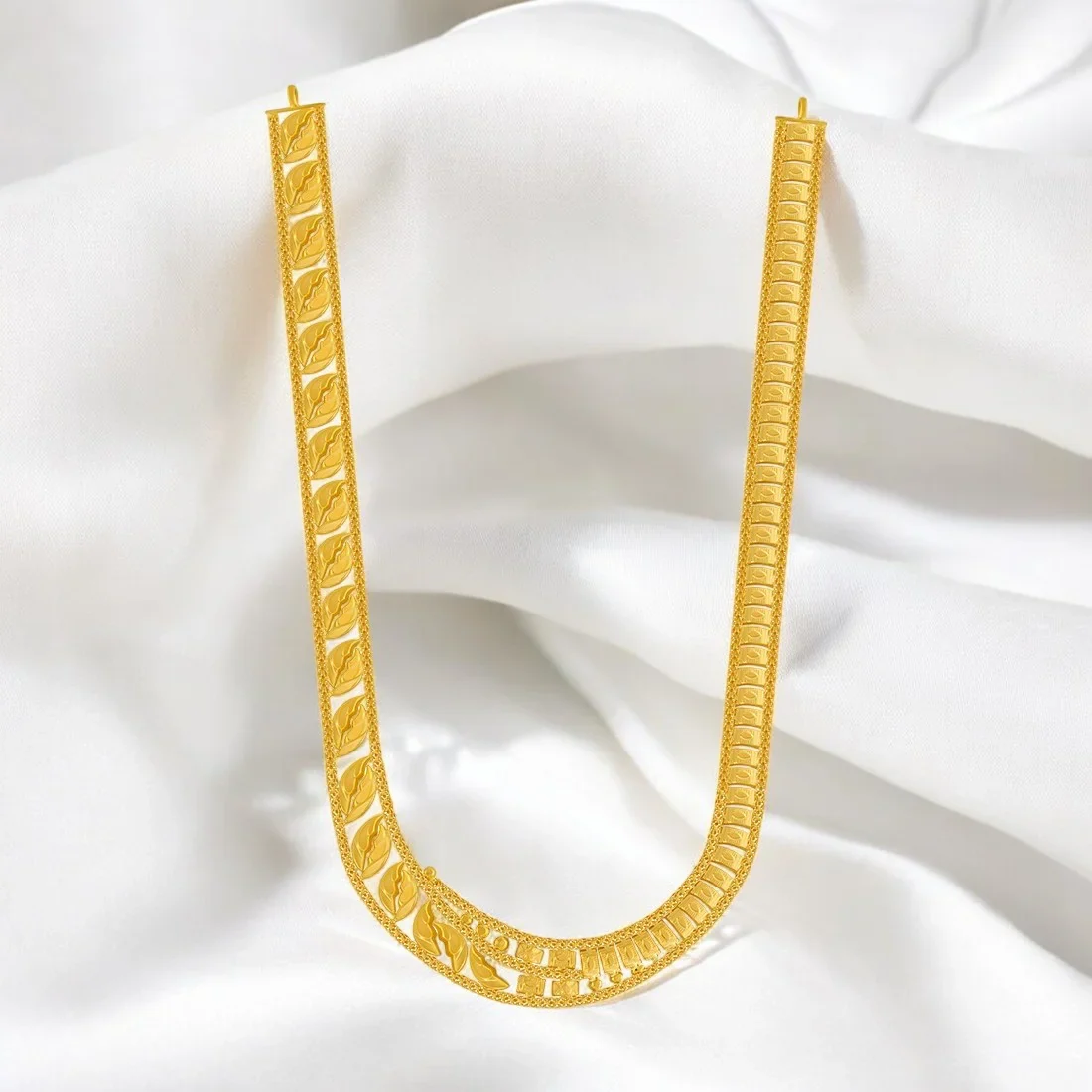 22K Gold Necklace With Elegant Leaf Chains