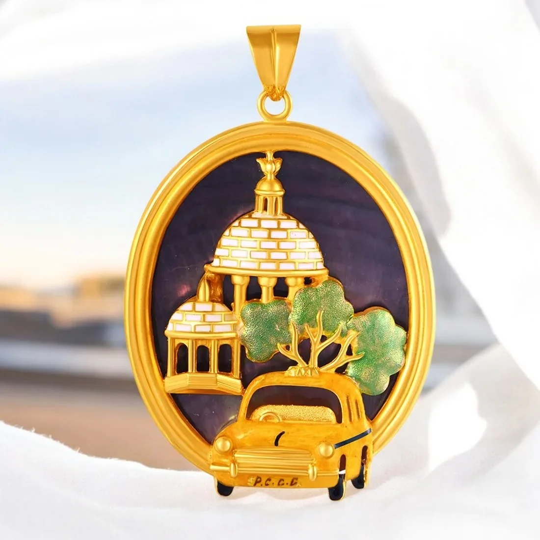 22K Gold Pendant Kolkata Life Cityscape Imagery