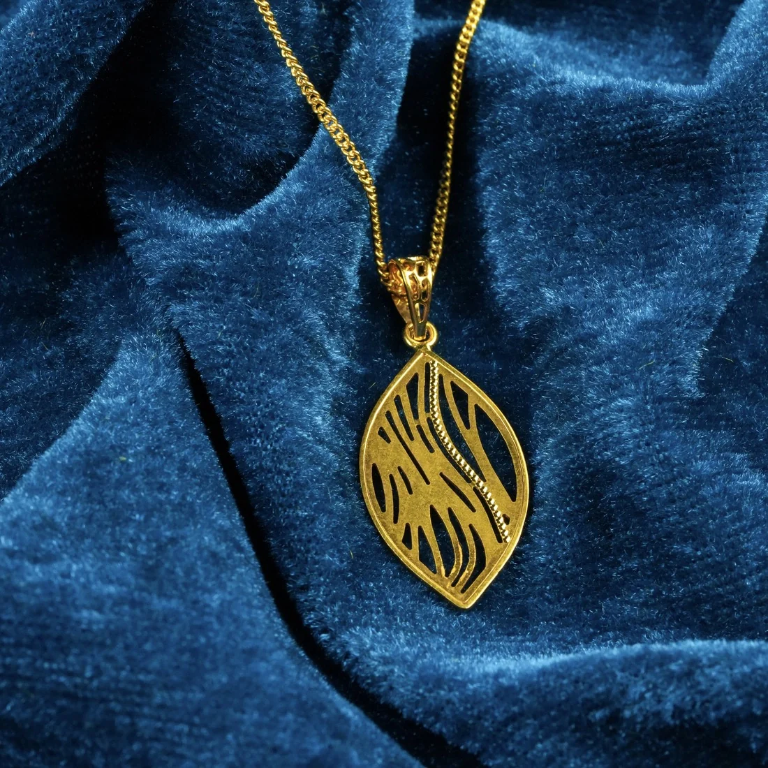 22KT (916) Yellow Gold Abstract Leaf Design Pendant (Without Chain) With Matching Earrings - Image 2