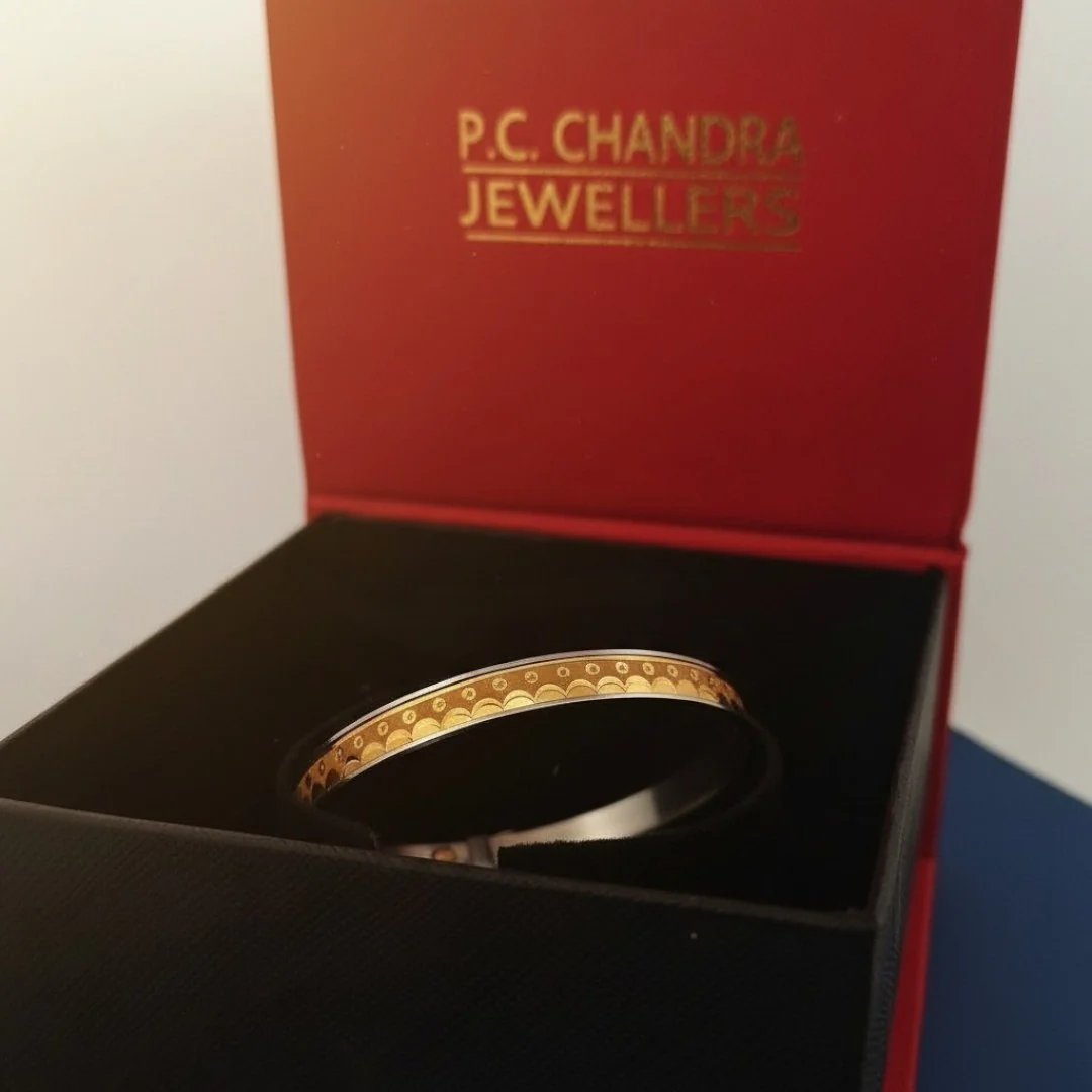 22KT Gold Elegant Pattern Noa Bangle for Women (Size 2-3) - Image 5