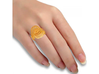 Floral Mesh Gold Finger Ring - Image 4