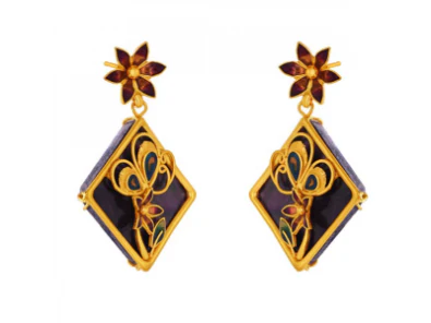 Lovely Diamond Shape Pola Earrings With Intricate Gold Details - Image 3