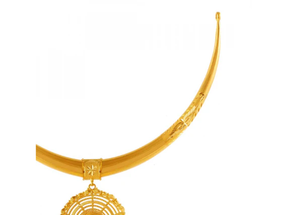 Uniquely Crafted 22k Gold Choker With A Round Pendant - Image 3